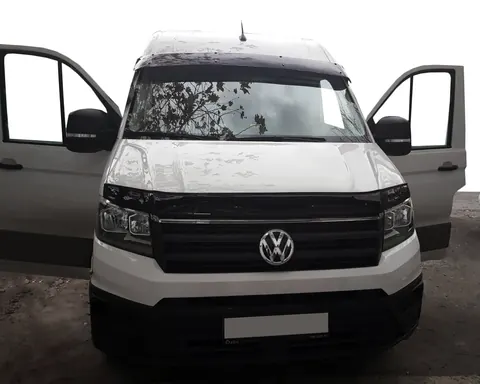 Дефлектор лобового скла (чорний глянець, 5мм) для Volkswagen Crafter 2016- рр — Volkswagen Crafter 2016- гг. DianaParts