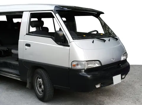 Козирьок на лобове скло (чорний глянець, 5мм) для Hyundai H100 — Hyundai H100 DianaParts