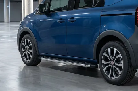 Бокові пороги BlackLine (2 шт., алюміній) Коротка база для Opel Combo 2019- рр — Opel Combo 2019- гг. DianaParts