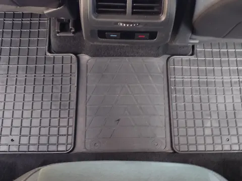 Задня перемичка килимок (Stingray Premium) для Volkswagen Touran 2015- рр — Volkswagen Touran 2015- гг. DianaParts