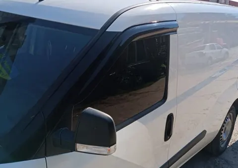 Вітровики (2 шт., Sunplex Sport) для Hyundai H350 2014- рр — Hyundai H350 2014- гг. DianaParts