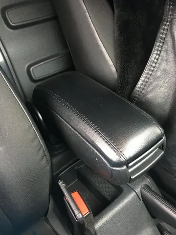 Підлокітник V1 (в підстаканник) Чорний для Volkswagen Caddy 2010-2015 рр — Volkswagen Caddy 2010-2015 гг. DianaParts
