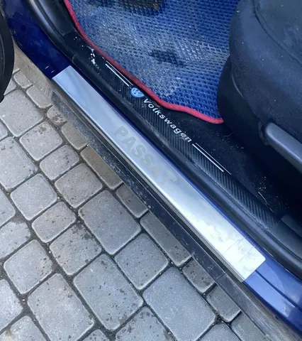 Накладки на пороги Carmos (4 шт, нерж) для Volkswagen Passat B5 1997-2005 рр — Volkswagen Passat B5 1997-2005 гг. DianaParts