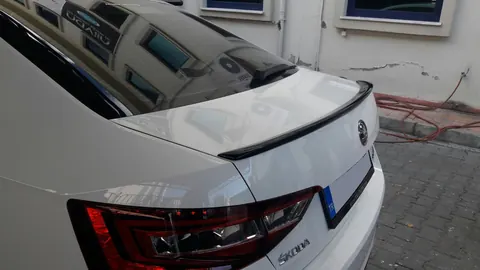 Спойлер (під фарбування) для Skoda Superb 2015-2024 рр — Skoda Superb 2015-2024 гг. DianaParts