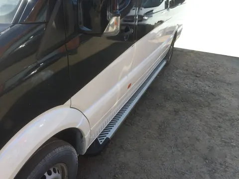 Бокові пороги Line (2 шт., алюміній) Середня база для Volkswagen Crafter 2006-2016 рр — Volkswagen Crafter 2006-2016 гг. DianaParts