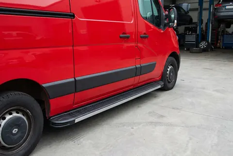 Бокові пороги Maya V1(2 шт., алюміній) Середня База для Renault Master 2011-2023 рр — Renault Master 2011-2023 гг. DianaParts
