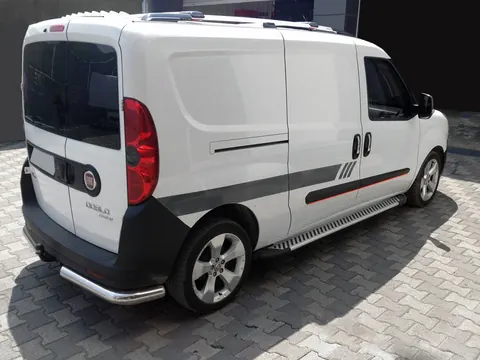 Бокові пороги Line (2 шт., алюміній) Стандартна база для Fiat Doblo II 2010-2022 рр — Fiat Doblo II 2010-2022 гг. DianaParts