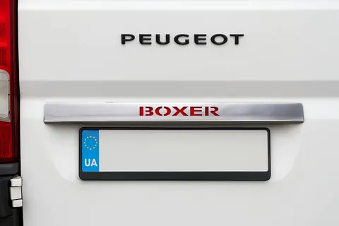 Хром планка над номером LED-червоний (нерж.) для Peugeot Boxer 2006-2025 рр — Peugeot Boxer 2006-2025 гг. DianaParts