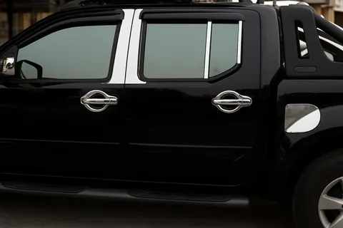 Хром на стійки (6 шт, нерж) для Nissan Navara 2006-2015 рр — Nissan Navara 2006-2015 гг. DianaParts