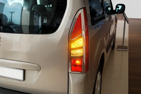 Накладка на стопи (2 шт, нерж) Carmos для Peugeot Partner Tepee 2008-2018 рр — Peugeot Partner Tepee 2008-2018 гг. DianaParts