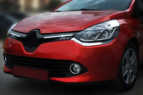 Накладки на решітку радіатора OmsaLine (2 шт, нерж.) Червоний хром для Renault Clio IV 2012-2019 рр — Renault Clio IV 2012-2019 гг. DianaParts