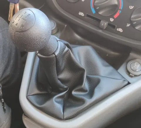 Fiat Doblo I 2001-2005 рр. Ручка та чохол КПП ОЕМ 735424356 (чорна) для Fiat Doblo I 2001-2005 рр — Fiat Doblo I 2001-2005 гг. DianaParts