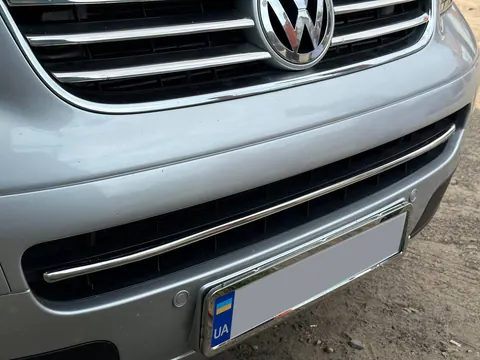 Накладка на решітку бампера (нерж) Carmos - Турецька сталь для Volkswagen T5 Caravelle 2004-2010 рр — Volkswagen T5 Caravelle 2004-2010 гг. DianaParts