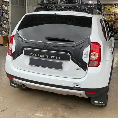 Пластикова накладка на кришку багажника для Dacia Duster 2008-2018 рр — Dacia Duster 2008-2018 гг. DianaParts
