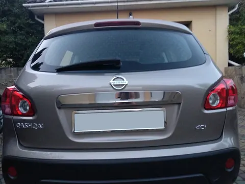 Накладка над номером (нерж.) З кнопкою, Carmos - Турецька сталь для Nissan Qashqai 2007-2010 рр — Nissan Qashqai 2007-2010 гг. DianaParts