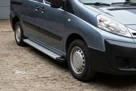 Бокові пороги Maya V2 (2 шт., алюміній) Коротка база для Peugeot Expert 2007-2016 рр — Peugeot Expert 2007-2016 гг. DianaParts