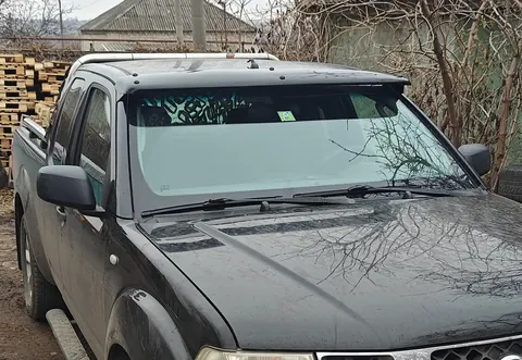Козирьок на лобове скло (на рамі) для Nissan Navara 2006-2015 рр — Nissan Navara 2006-2015 гг. DianaParts