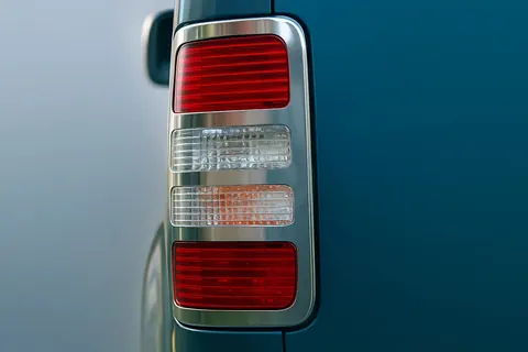 Накладки на стопи V1 (2 шт., нерж) OmsaLine - Італійська нержавійка для Volkswagen Caddy 2004-2010 рр — Volkswagen Caddy 2004-2010 гг. DianaParts