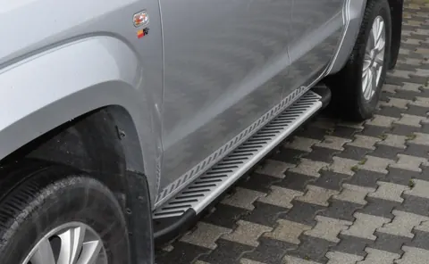 Бокові пороги Line (2 шт., алюм) для Volkswagen Amarok 2010-2022 рр — Volkswagen Amarok 2010-2022 гг. DianaParts