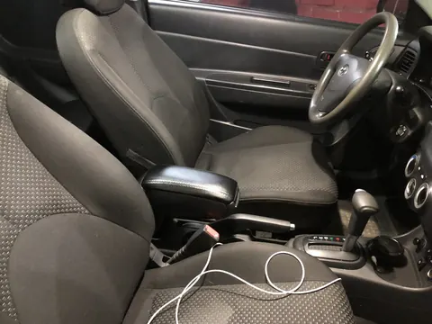 Підлокітник (в підсклянник) для Hyundai Accent 2006-2010 рр — Hyundai Accent 2006-2010 гг. DianaParts