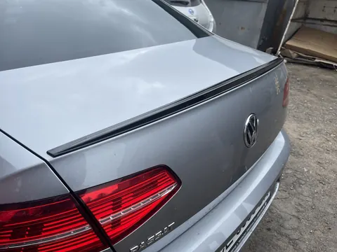 Спойлер LIP (Sunplex, чорний) (115,8см * 6,3см) для Volkswagen Passat B8 2015-2023 рр — Volkswagen Passat B8 2015-2023 гг. DianaParts