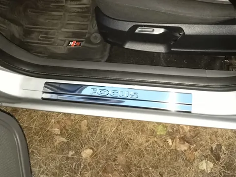 Накладки на пороги Carmos V2 (4 шт., нерж.) для Ford Focus III 2011-2017 рр — Ford Focus III 2011-2017 гг. DianaParts