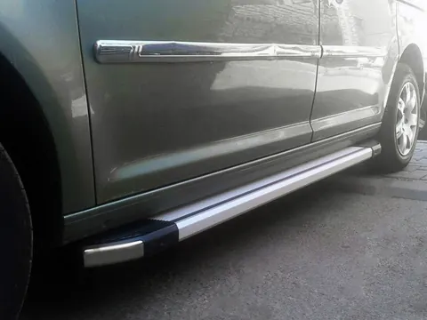 Бокові пороги Rainbow (2 шт., Алюміній) Стандартна база для Volkswagen Caddy 2004-2010 рр — Volkswagen Caddy 2004-2010 гг. DianaParts