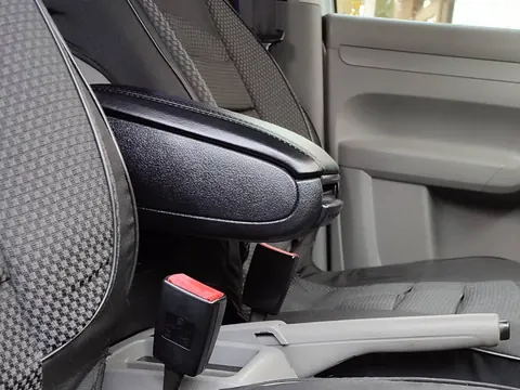 Підлокітник (в підстаканник) Чорний для Volkswagen Caddy 2015-2020 рр — Volkswagen Caddy 2015-2020 гг. DianaParts