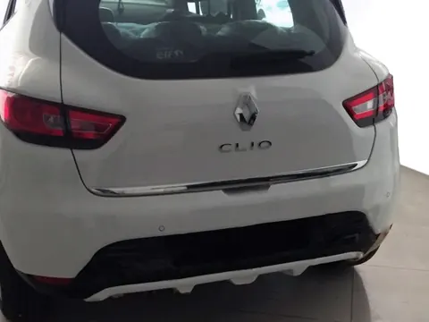 Накладка на задній бампер (під фарбування) для Renault Clio IV 2012-2019 рр — Renault Clio IV 2012-2019 гг. DianaParts