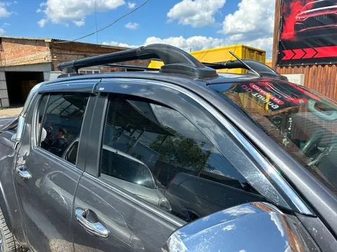 Вітровики з хромованим молдингом (4 шт, Niken) для Toyota Hilux 2015- рр — Toyota Hilux 2015- гг. DianaParts