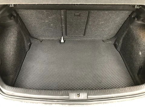 Килимок багажника (HB, EVA, чорний) для Volkswagen Golf 5 2003-2009 рр — Volkswagen Golf 5 2003-2009 гг. DianaParts