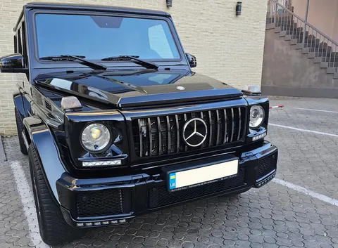 Передня решітка (GT, з хром смужками) Чорна з хром смужками для Mercedes G class W463 1990-2018 рр — Mercedes G class W463 1990-2018 гг. DianaParts