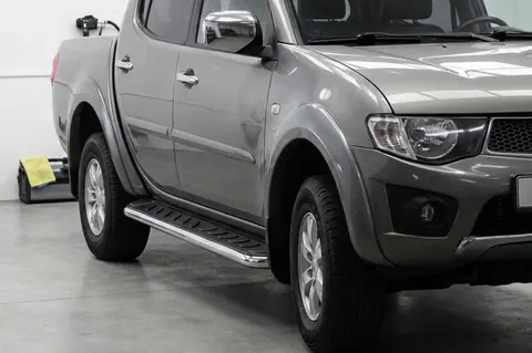 Бокові пороги Maydos V1 (2 шт., Алюміній -2026 нерж) для Mitsubishi L200 2006-2015 рр — Mitsubishi L200 2006-2015 гг. DianaParts