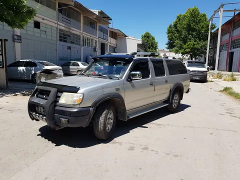 Козирьок на лобове скло (чорний глянець, 5мм) для Nissan NP300 1999-2015 рр — Nissan NP300 1999-2015 гг. DianaParts