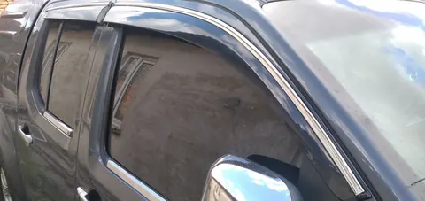 Вітровики з хромованим молдингом (4 шт., Sunplex Chrome) для Nissan Navara 2006-2015 рр — Nissan Navara 2006-2015 гг. DianaParts