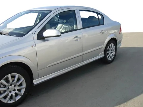 Бічні спідниці Sedan (під фарбування) для Opel Astra H 2004-2013 рр — Opel Astra H 2004-2013 гг. DianaParts