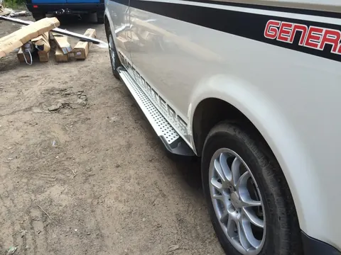 Бокові пороги Allmond Grey (2 шт., алюм) Коротка база для Volkswagen T5 Transporter 2003-2010 рр — Volkswagen T5 Transporter 2003-2010 гг. DianaParts