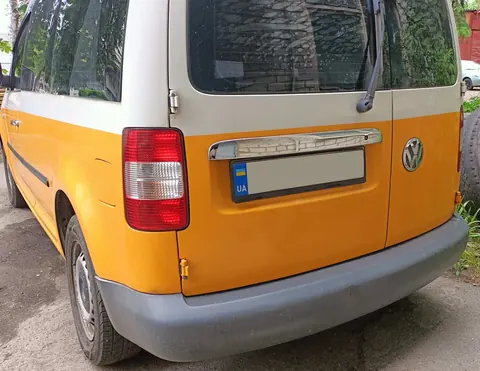 Накладка над номером (2 дверні, нерж) Напис Caddy, Carmos - Турецька сталь для Volkswagen Caddy 2004-2010 рр — Volkswagen Caddy 2004-2010 гг. DianaParts