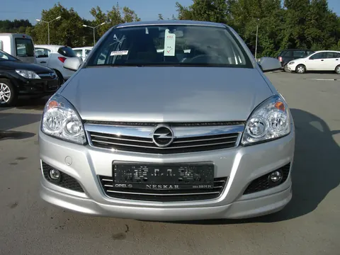 Передня нижня накладка Sedan (під фарбування) для Opel Astra H 2004-2013 рр — Opel Astra H 2004-2013 гг. DianaParts