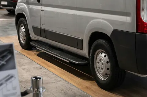 Бокові пороги Bosphorus Grey (2 шт., алюміній) Довга база для Fiat Ducato 2006-2025 рр — Fiat Ducato 2006-2025 гг. DianaParts