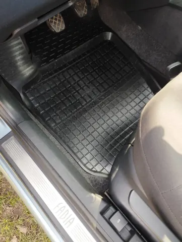 Гумові килимки з бортом (4 шт, Polytep) для Skoda Fabia 2000-2007 рр — Skoda Fabia 2000-2007 гг. DianaParts
