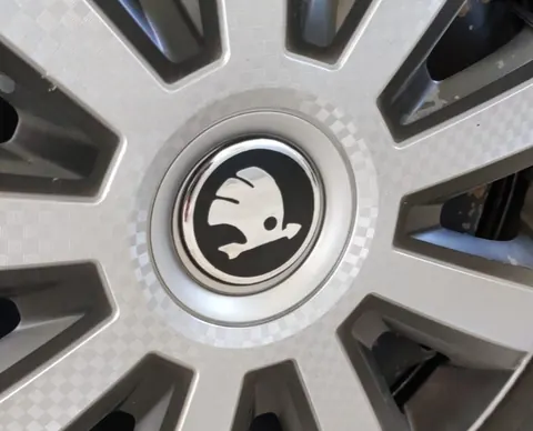 Наклейки на ковпачки 54мм (4шт) для Skoda — Skoda DianaParts