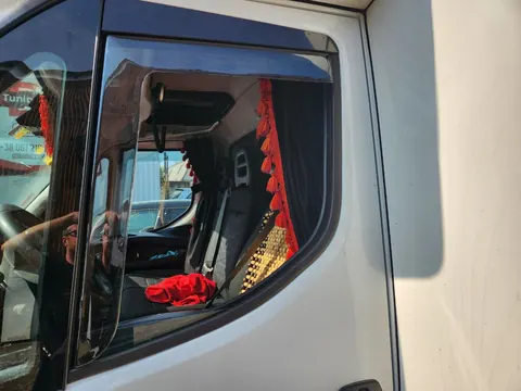 Вітровики вставні (напівпрозорі, 2 шт., Cagatay) для Iveco Daily 2014- рр — Iveco Daily 2014- гг. DianaParts