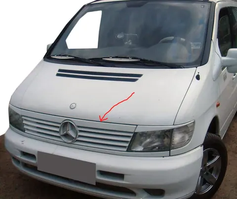 Смужка на решітку (пластик) Чорний мат для Mercedes Vito W638 1996-2003 рр — Mercedes Vito W638 1996-2003 гг. DianaParts