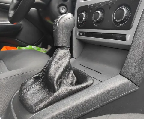 Шкіряний чохол КПП для Skoda Octavia II A5 2010-2013 рр — Skoda Octavia II A5 2010-2013 гг. DianaParts