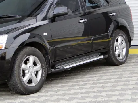 Бокові пороги Allmond Grey (2 шт., алюм.) для Kia Sorento I BL 2002-2009 рр — Kia Sorento I BL 2002-2009 гг. DianaParts