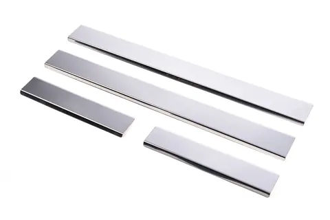 Накладки на пороги Carmos (4 шт, нерж) для Toyota Auris 2007-2012 рр — Toyota Auris 2007-2012 гг. DianaParts
