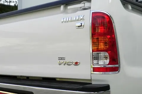 Накладки на стопи 2004-2008 (2 шт, пласт) для Toyota Hilux рр — Toyota Hilux 2006-2015 гг. DianaParts