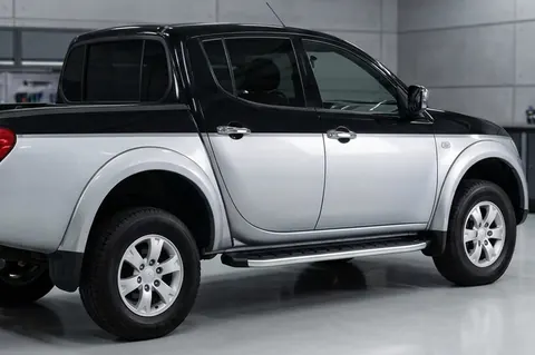 Бокові пороги Fullmond (2 шт., алюміній) для Mitsubishi L200 2015-2024 рр — Mitsubishi L200 2015-2024 гг. DianaParts