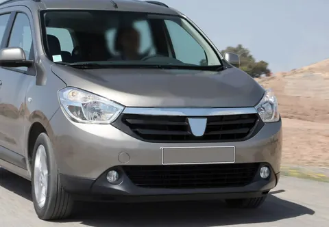 Смужка над решіткою (нерж.) для Dacia Dokker 2013-2022 рр — Dacia Dokker 2013-2022 гг. DianaParts